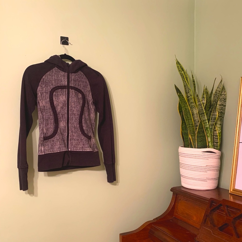 LULULEMON Black and grey hoodie